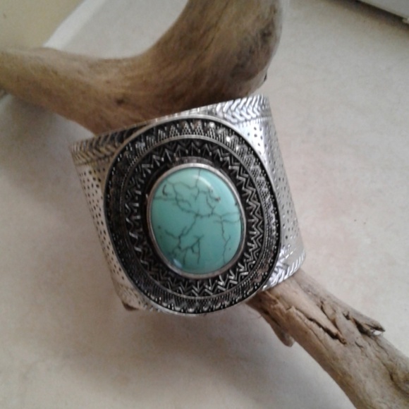 Neiman Marcus Faux Turquoise Bracelet - Picture 2 of 5